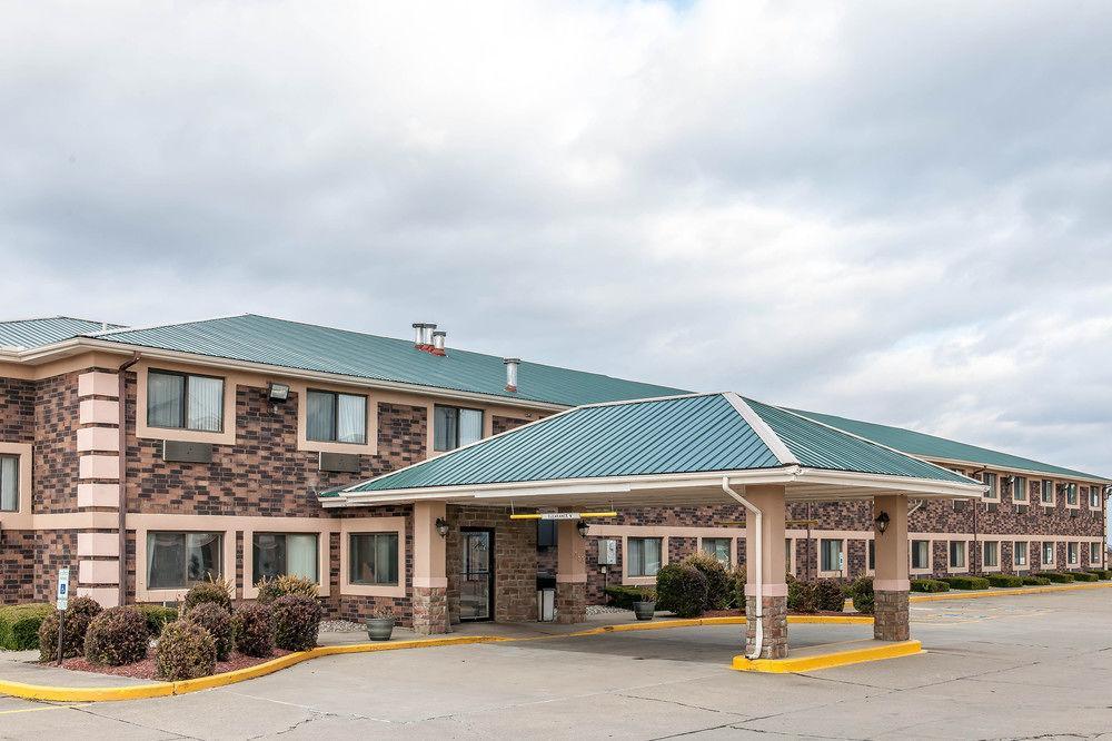 Quality Inn & Suites Danville Exteriör bild