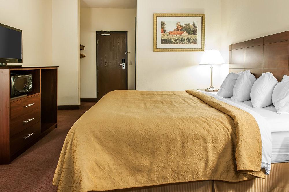 Quality Inn & Suites Danville Exteriör bild