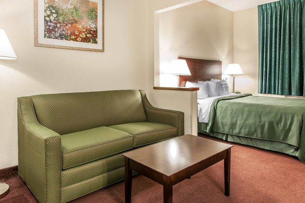 Quality Inn & Suites Danville Exteriör bild