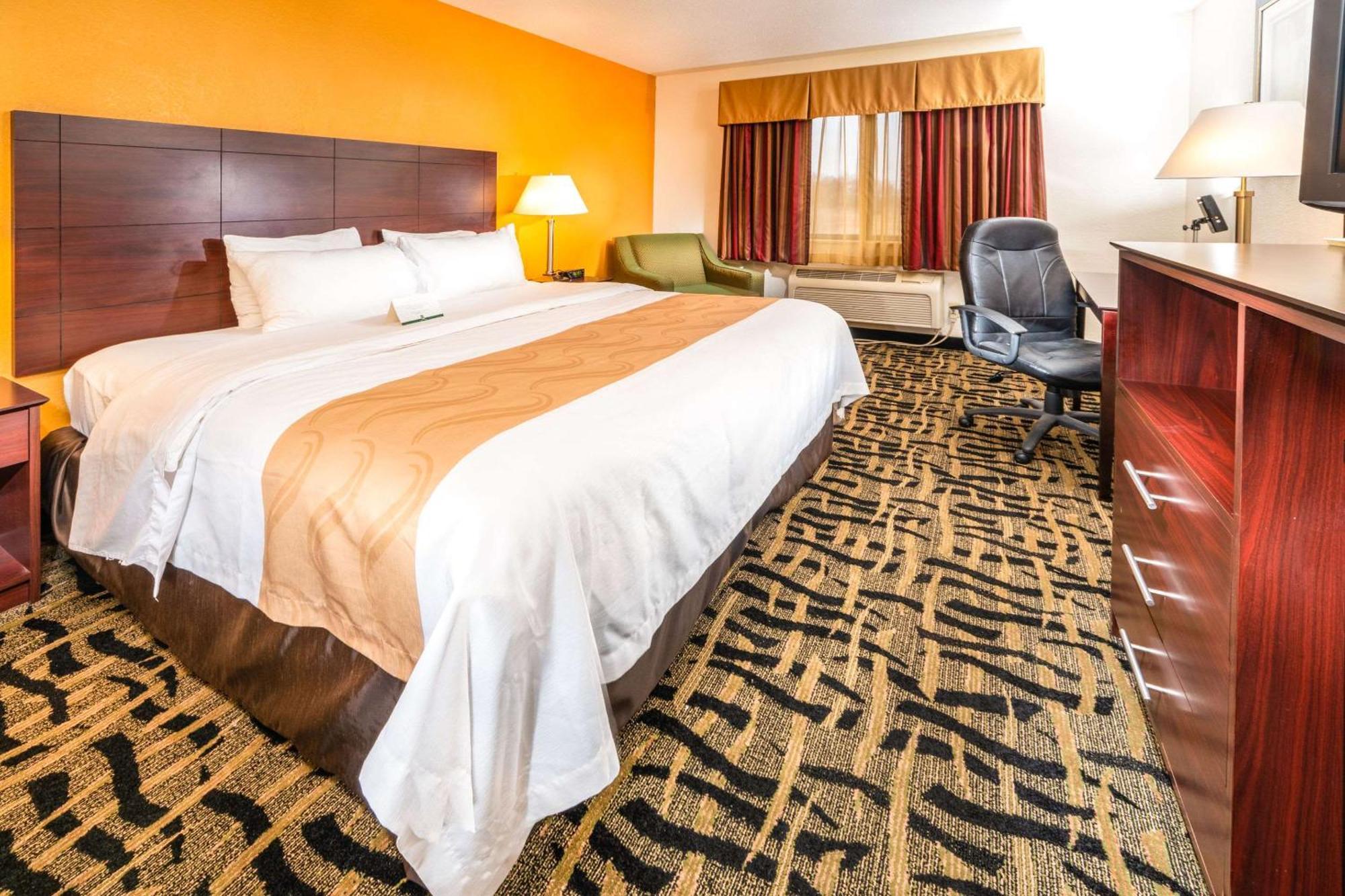 Quality Inn & Suites Danville Exteriör bild