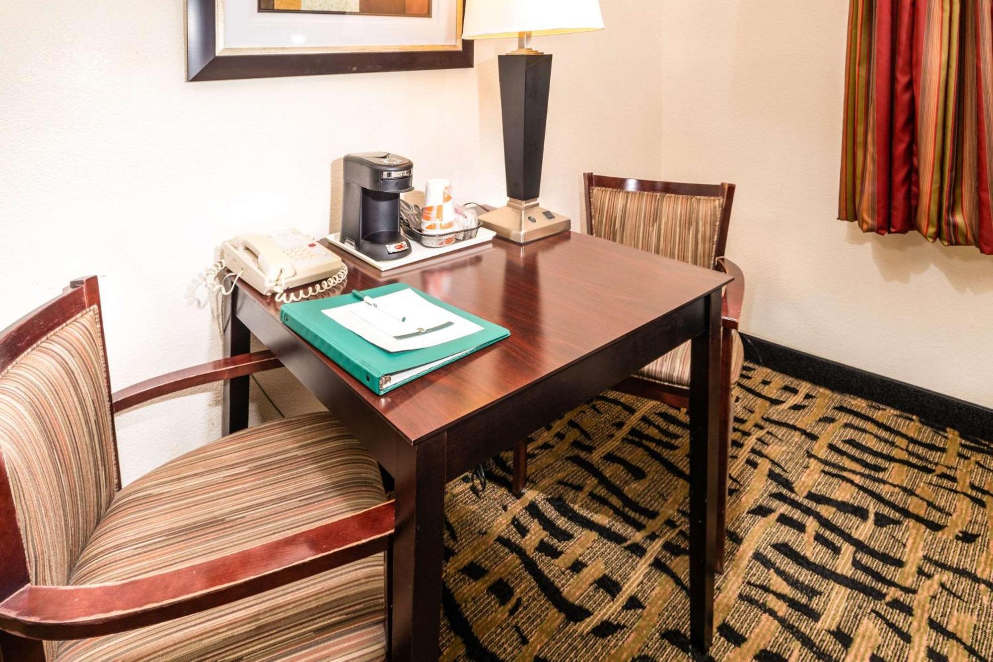 Quality Inn & Suites Danville Exteriör bild