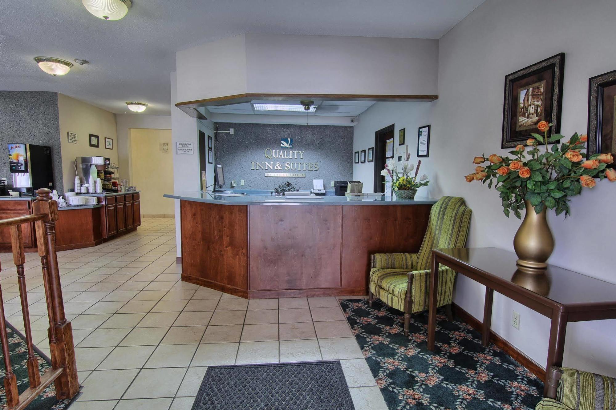 Quality Inn & Suites Danville Exteriör bild