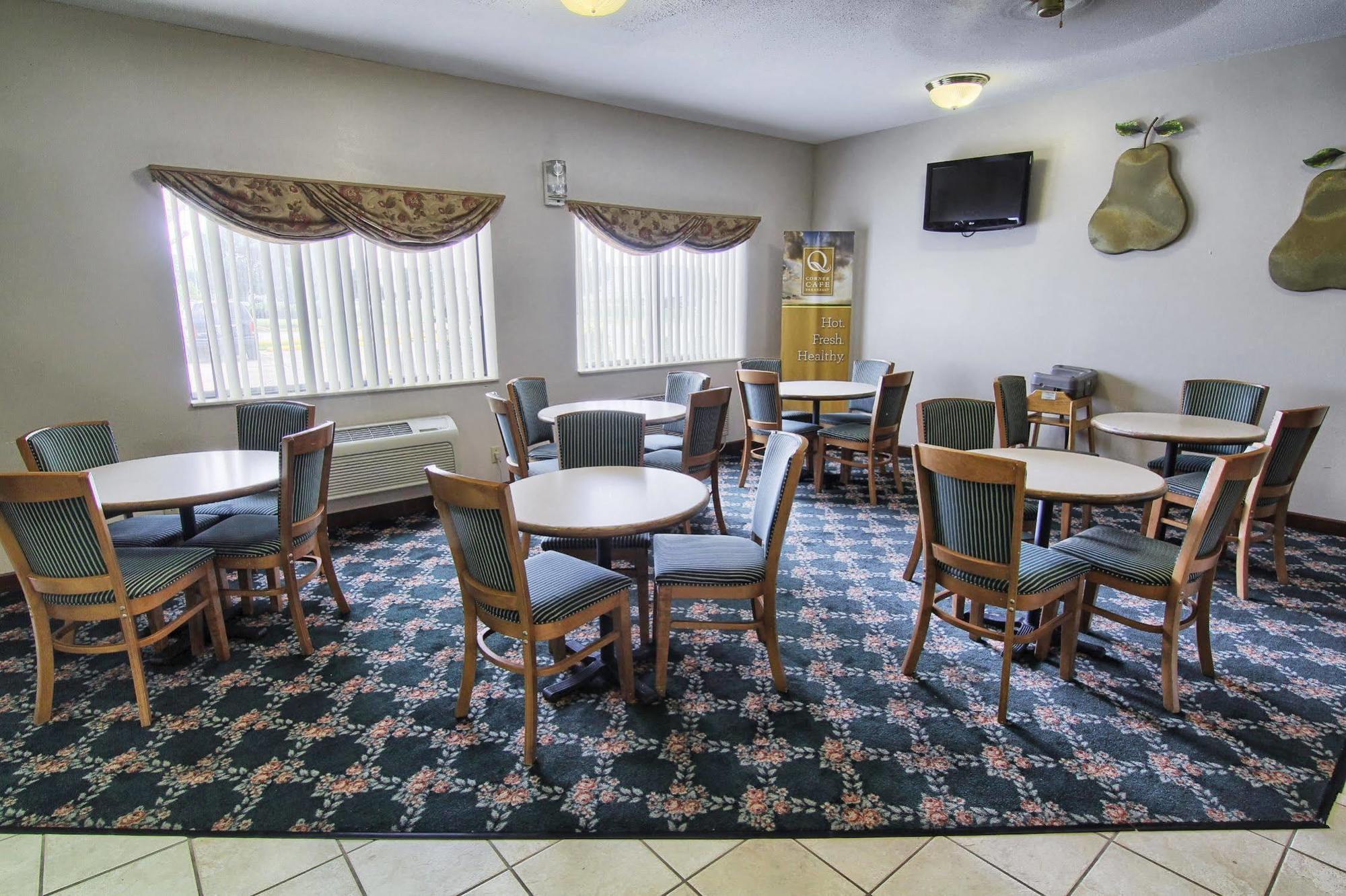 Quality Inn & Suites Danville Exteriör bild